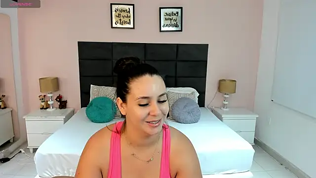 Snapshot of MadisonJenner chatting on January 7, 2026, 11:26 am MadisonJenner online show from January 7, 2026, 11:26 am