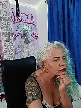 freyadevil333 online show from June 26, 2026, 3:12 am