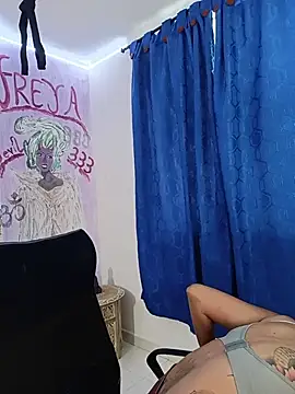 freyadevil333 online show from June 22, 2026, 3:42 pm