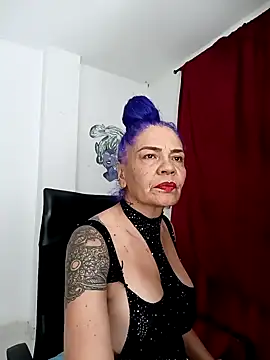 freyadevil333 online show from September 28, 2025, 10:39 pm