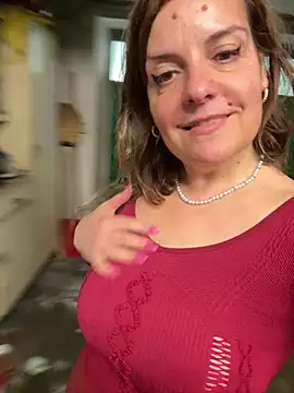 Snapshot of Sunbelxx chatting on February 17, 2026, 12:02 pm Sunbelxx online show from February 17, 2026, 12:02 pm