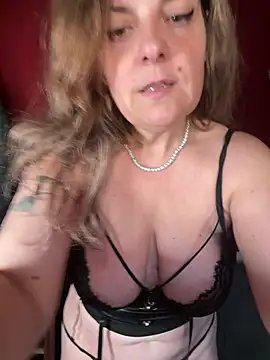 Snapshot of Sunbelxx chatting on February 15, 2026, 2:38 pm Sunbelxx online show from February 15, 2026, 2:38 pm