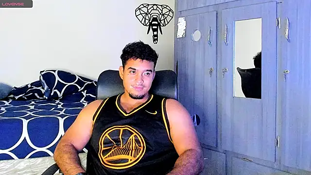 Big furry bear13 online show from February 26, 2025, 7:55 am