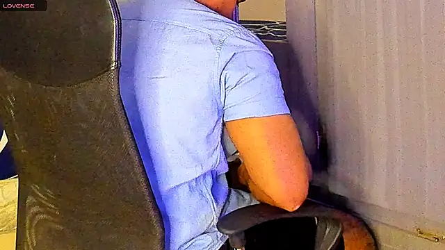 Big furry bear13 online show from February 27, 2025, 5:40 am