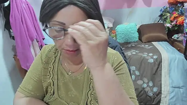 Mrs mommy  online show from June 17, 2026, 7:13 pm