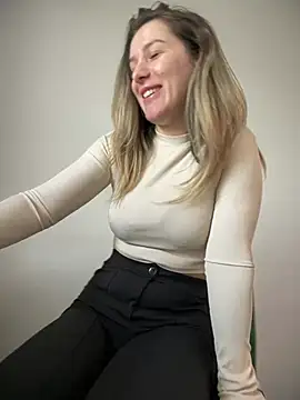 HotXMom online show from March 7, 2025, 7:19 am