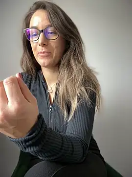 HotXMom online show from October 16, 2025, 6:54 am