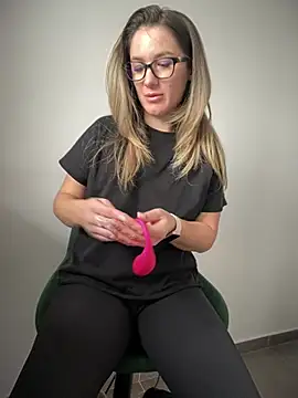 HotXMom online show from March 11, 2025, 10:29 am