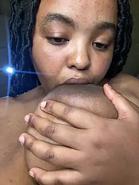 Linahlove online show from March 6, 2025, 7:43 pm