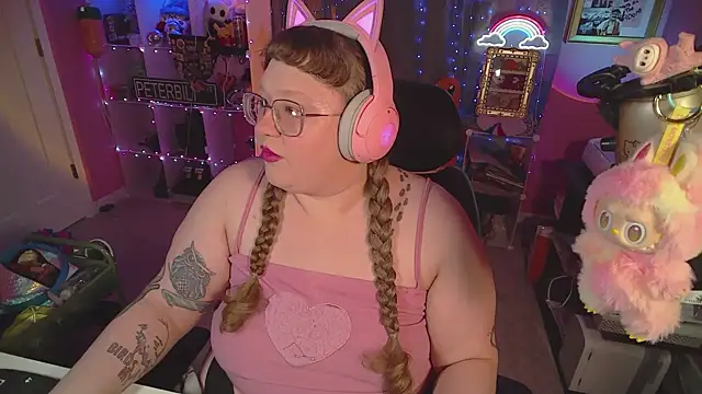 Snapshot of FatVeronica chatting on February 13, 2026, 3:56 pm FatVeronica online show from February 13, 2026, 3:56 pm