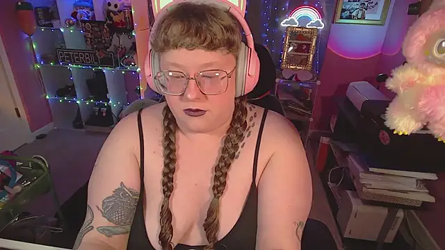 Snapshot of FatVeronica chatting on February 12, 2026, 2:17 pm FatVeronica online show from February 12, 2026, 2:17 pm
