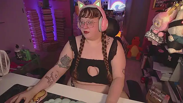 FatVeronica online show from June 24, 2026, 2:43 am