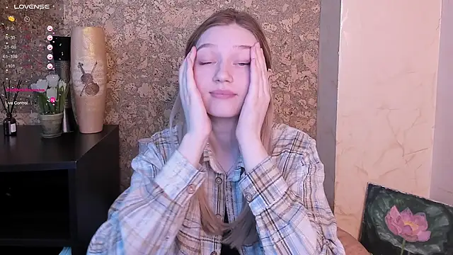 Snapshot of Ksuhesa chatting on March 21, 2025, 7:11 am Ksuhesa online show from March 21, 2025, 7:11 am