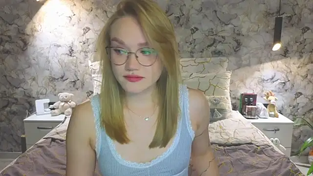 Aurora Golden1 online show from October 26, 2025, 5:57 pm