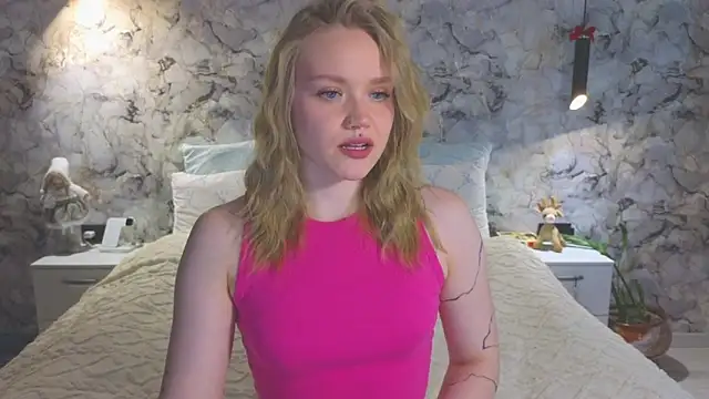 Snapshot of Aurora_Golden1 chatting on June 4, 2026, 12:43 pm Aurora Golden1 online show from June 4, 2026, 12:43 pm