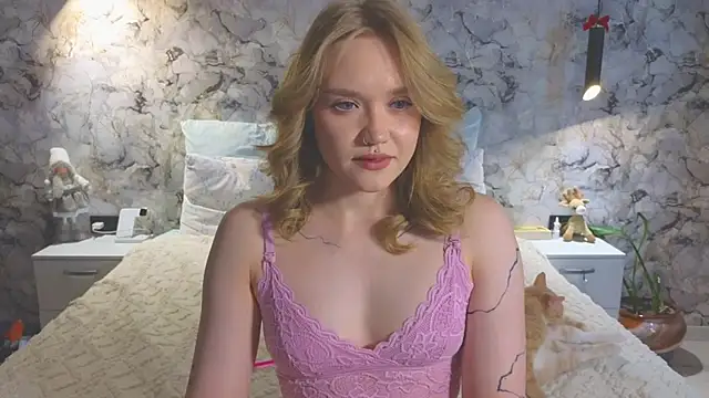 Snapshot of Aurora_Golden1 chatting on May 11, 2026, 12:39 pm Aurora Golden1 online show from May 11, 2026, 12:39 pm