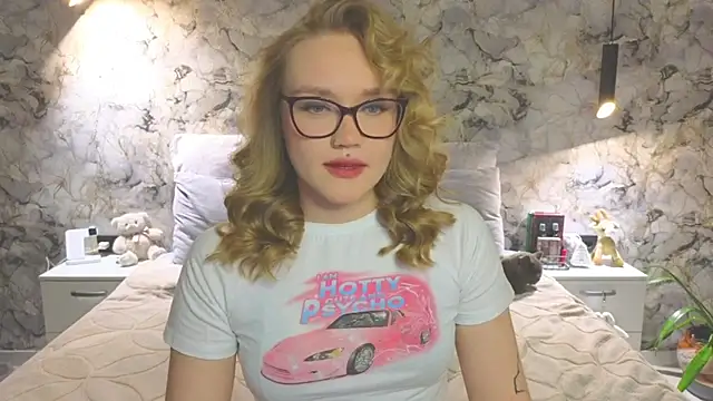 Aurora Golden1 online show from November 4, 2025, 5:39 pm