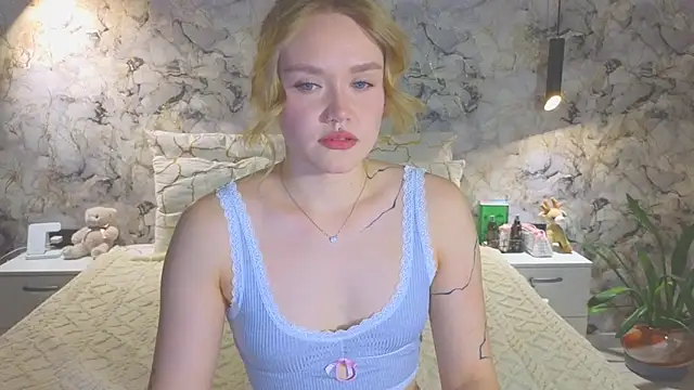 Aurora Golden1 online show from December 3, 2025, 5:01 pm