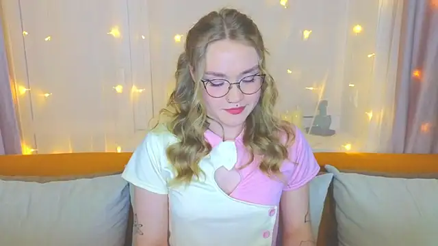 Aurora Golden1 online show from March 8, 2025, 8:03 pm