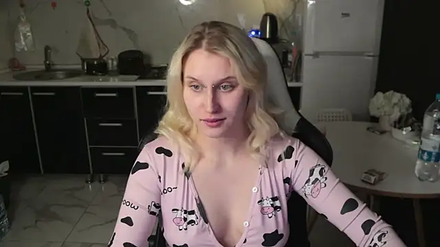 MertyXX online show from April 16, 2026, 9:39 pm