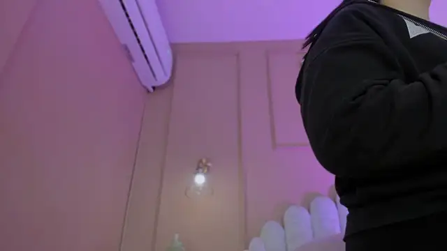 lia ass  online show from November 29, 2025, 10:59 am