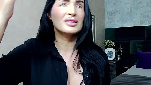 Snapshot of NicolleReyn chatting on September 13, 2025, 5:57 pm NicolleReyn online show from September 13, 2025, 5:57 pm