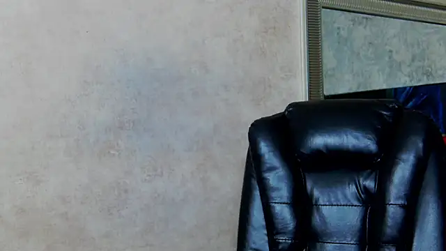 Snapshot of NicolleReyn chatting on May 28, 2026, 5:30 pm NicolleReyn online show from May 28, 2026, 5:30 pm