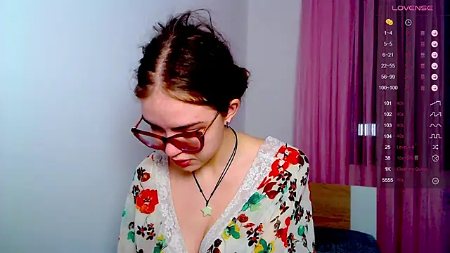 Sarah HS online show from March 4, 2025, 2:10 pm