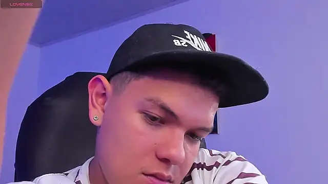 Snapshot of Dunkan_Kravitz chatting on November 19, 2025, 9:15 pm Dunkan Kravitz online show from November 19, 2025, 9:15 pm