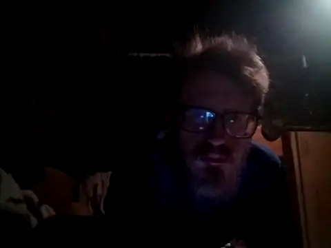 hothippie420 online show from May 6, 2026, 6:39 am