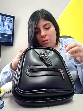 lolixxxz online show from September 21, 2025, 2:33 pm