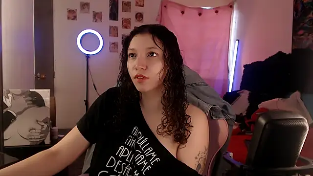 Snapshot of AllyDonfort chatting on May 20, 2026, 10:07 pm AllyDonfort online show from May 20, 2026, 10:07 pm