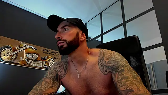 Snapshot of AronGrant chatting on July 9, 2026, 10:04 am AronGrant online show from July 9, 2026, 10:04 am