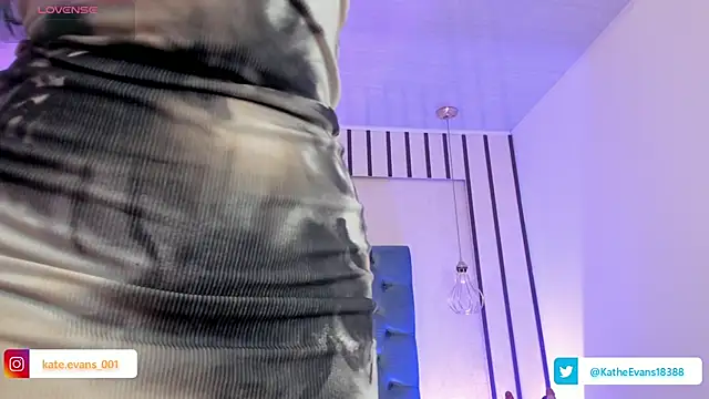 Snapshot of kate_evans1 chatting on January 6, 2026, 1:37 pm kate evans1 online show from January 6, 2026, 1:37 pm