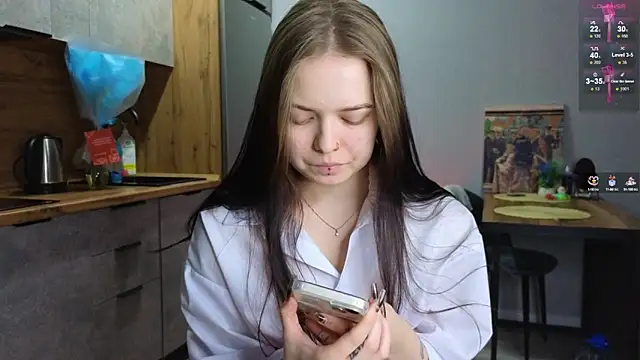 doll lol  online show from February 5, 2025, 6:04 pm