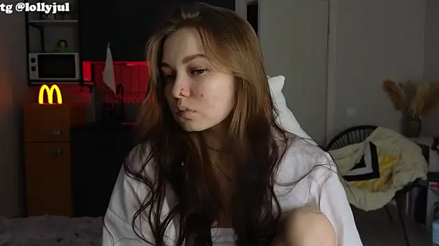 doll lol  online show from October 22, 2025, 5:45 pm