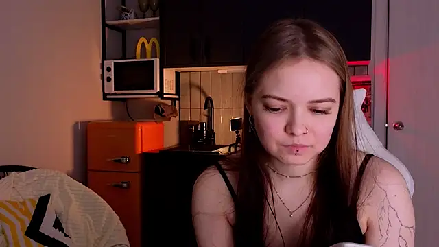 doll lol  online show from December 3, 2025, 6:07 pm