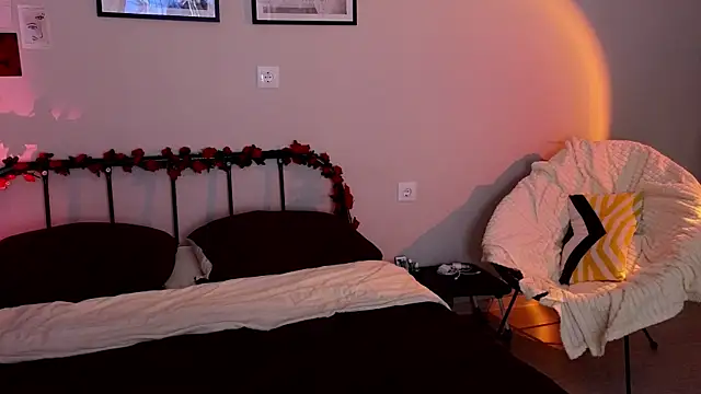 doll lol  online show from April 13, 2026, 6:01 pm