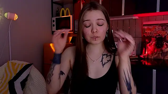 doll lol  online show from January 15, 2026, 10:35 pm