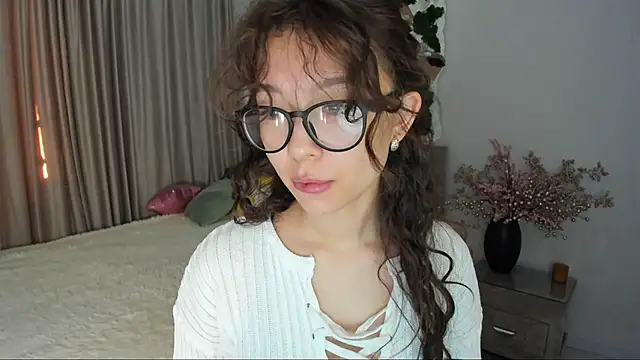 Snapshot of AgnieszkaBanana chatting on March 19, 2025, 4:03 am AgnieszkaBanana online show from March 19, 2025, 4:03 am