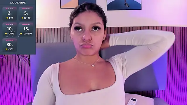 NicolleeEvanss online show from November 1, 2025, 2:00 pm