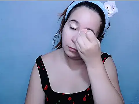 SubLayla01 online show from October 6, 2025, 6:19 pm