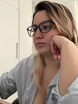 amooraaamoon online show from September 9, 2025, 1:09 pm