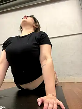 amooraaamoon online show from January 8, 2026, 1:28 pm