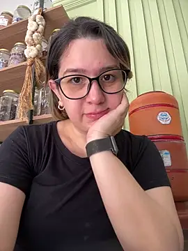 amooraaamoon online show from October 16, 2025, 1:08 pm