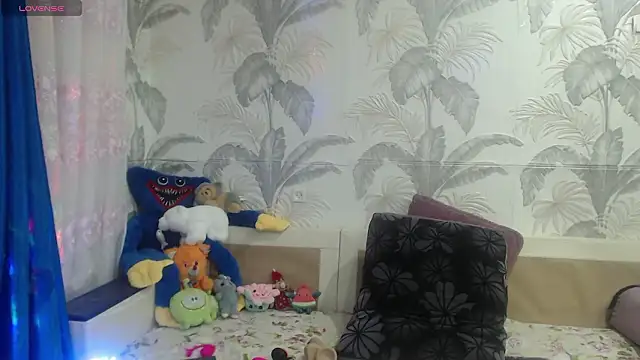 CamDiva113 online show from March 11, 2026, 9:53 pm