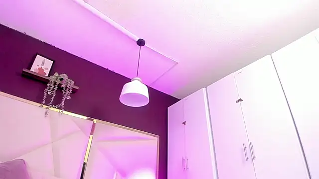 April bowie online show from October 4, 2025, 12:07 pm