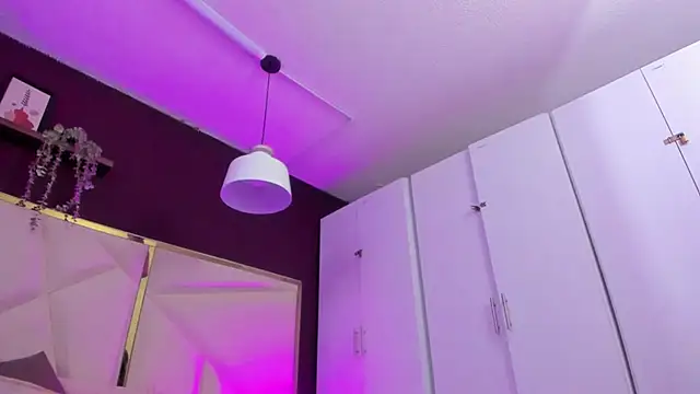 April bowie online show from October 18, 2025, 11:12 am