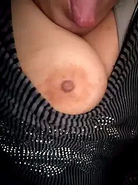 Snapshot of carmelasexy chatting on November 25, 2025, 7:25 pm carmelasexy online show from November 25, 2025, 7:25 pm