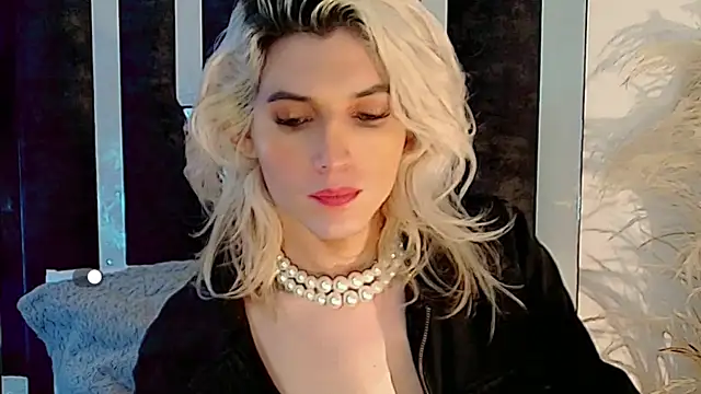 Snapshot of honey_skin chatting on July 20, 2026, 3:25 am honey skin online show from July 20, 2026, 3:25 am